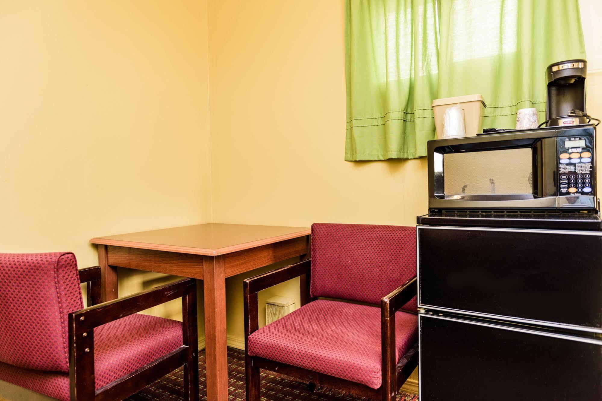 Budget Inn Уильямсвилл Экстерьер фото