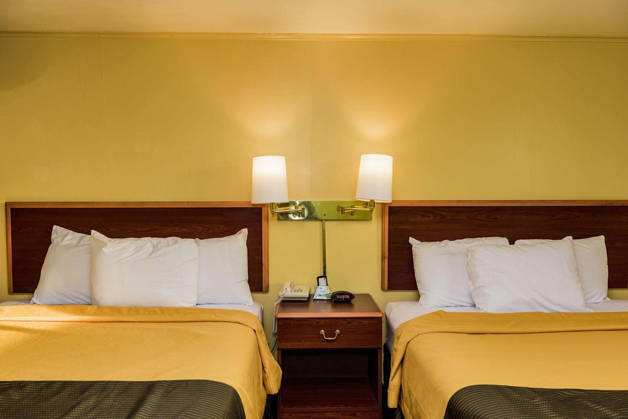 Budget Inn Уильямсвилл Экстерьер фото