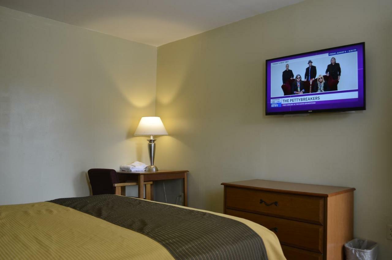Budget Inn Уильямсвилл Экстерьер фото